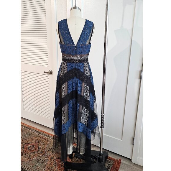 BCBGMAXAZRIA Andi Lace Trim Evening Dress in size 4 - Picture 4 of 9